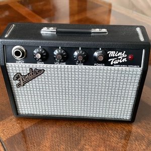 Fender Mini Twin Amp model MT-10 replica amplifier guitar band practice Speaker